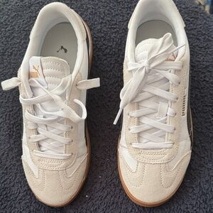 Puma White and Beige Sneakers